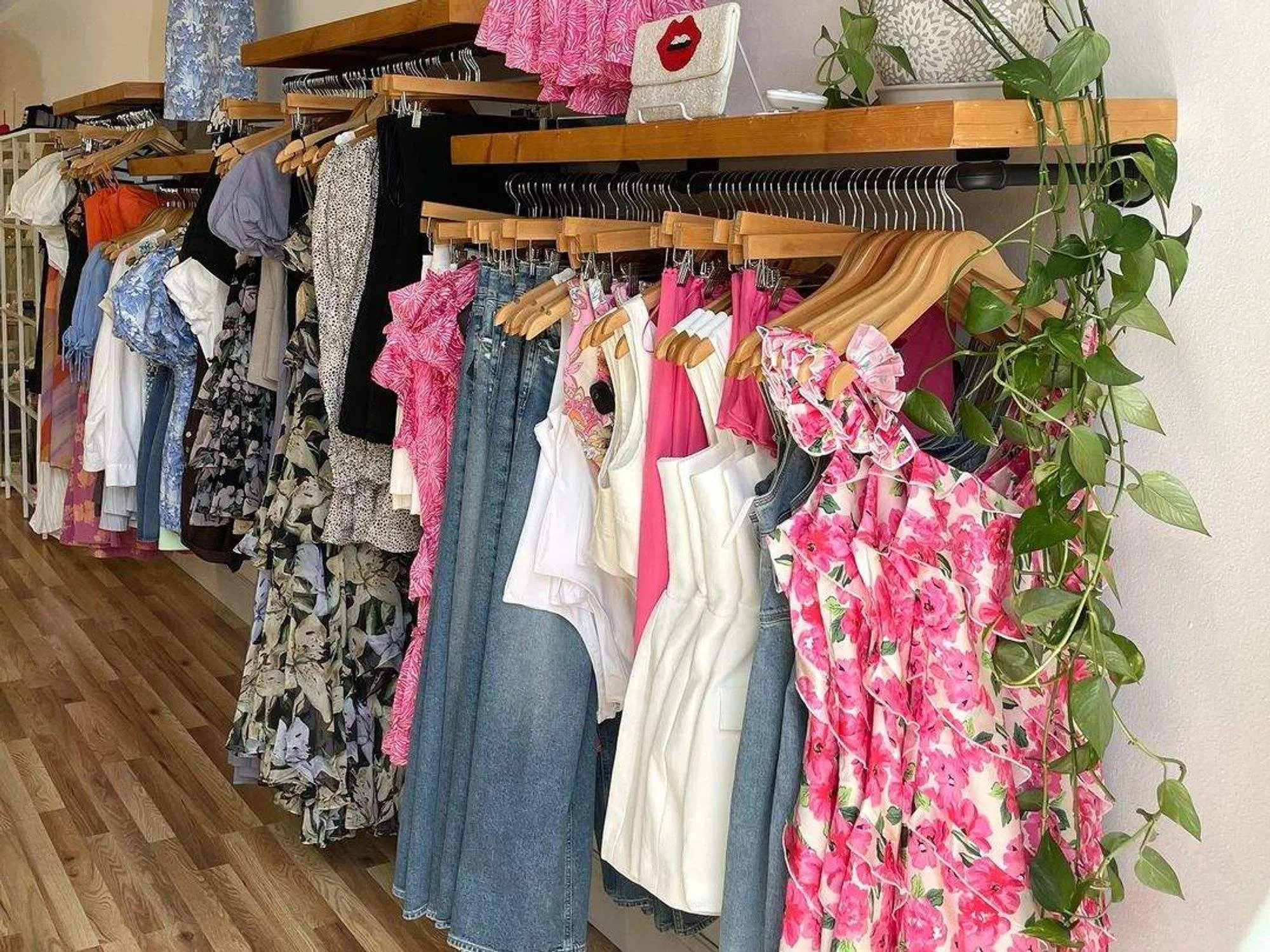 About Us y i clothing boutique